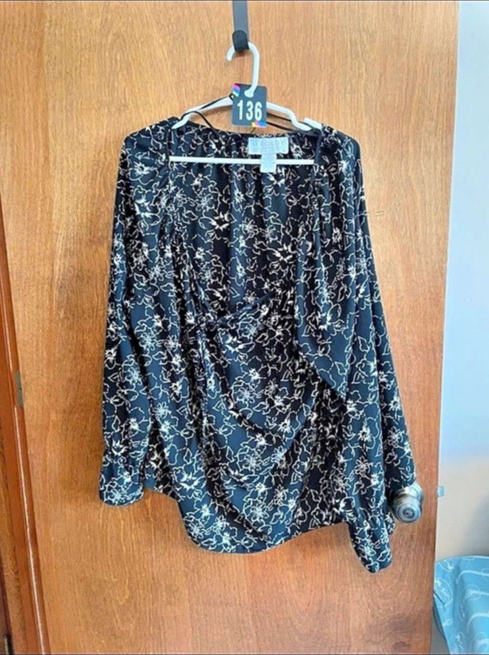 Maggy London Floral Blouse in Black & White Size Medium Like New